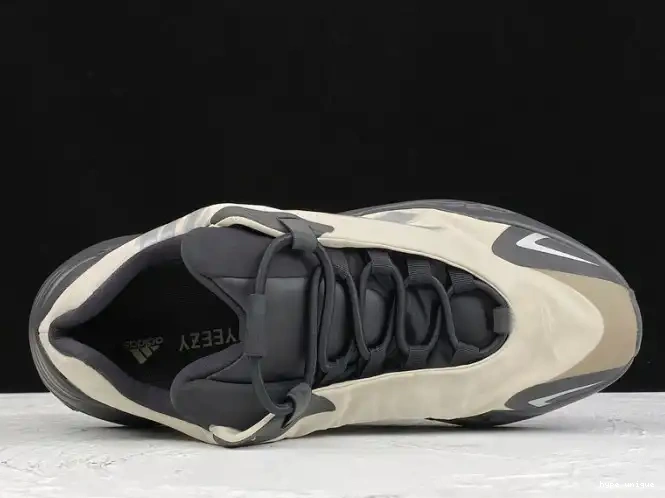hype Yeezy Boost Bone 700 MNVN Adidas FY3729 0512